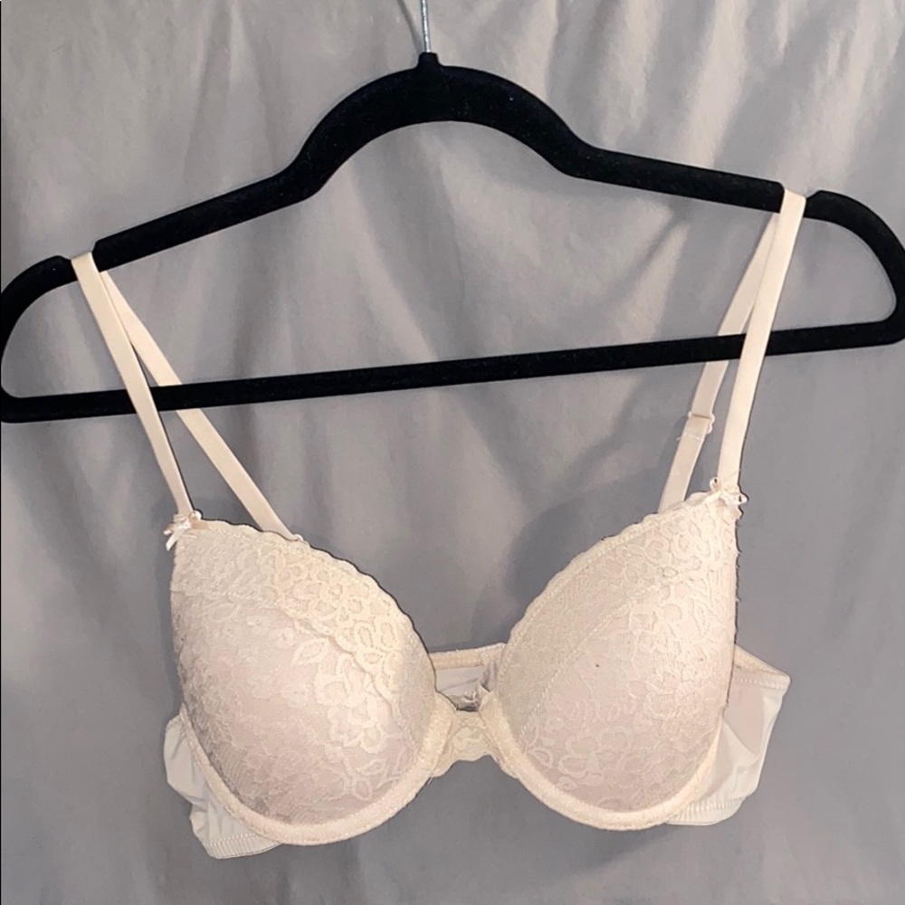 Peach lacy aerie bra 34B